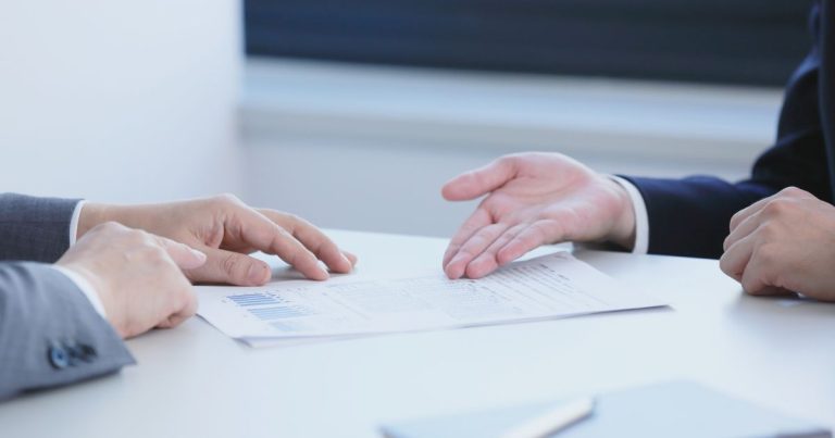 Jak negocjować wynagrodzenie? Praktyczny przewodnik na każdym etapie kariery